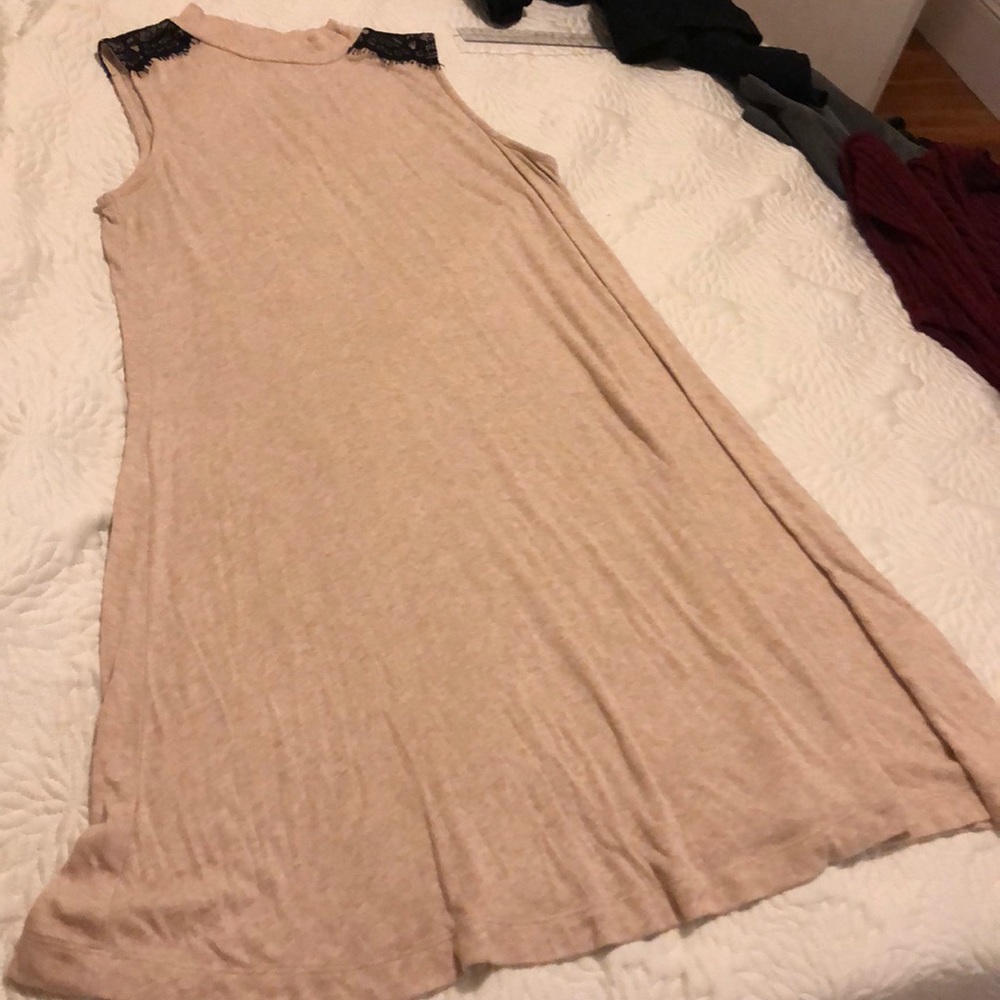 Oatmeal flowy dress with black lace detail